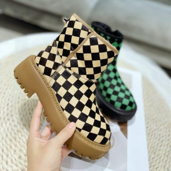 Women's Plaid Horsehair Round Head Simple And Comfortable Thick Flat-bottomed Fur Boots - Image 3