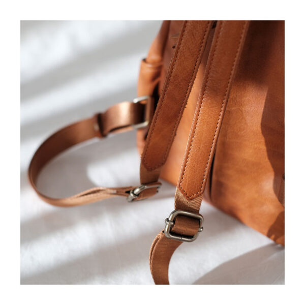 Large Capacity Versatile Retro Soft Leather Shoulder Bag - Image 6