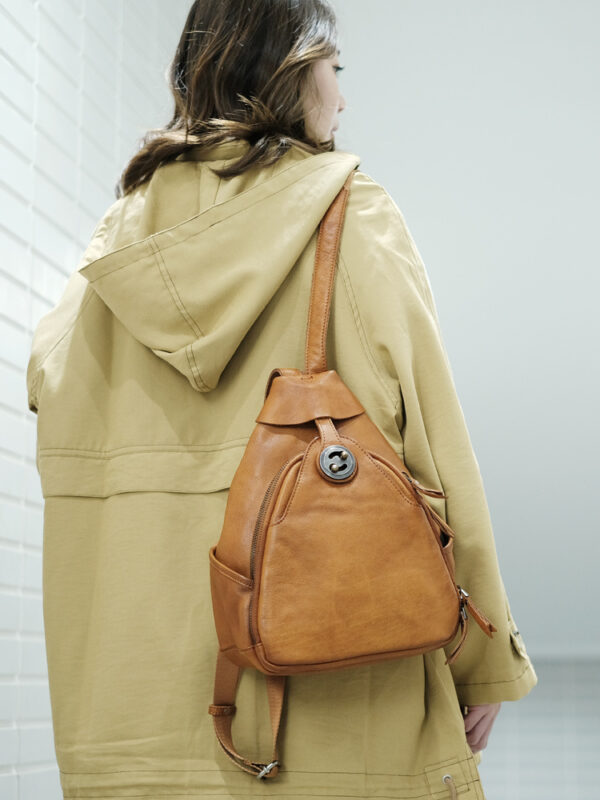 Large Capacity Versatile Retro Soft Leather Shoulder Bag - Image 4