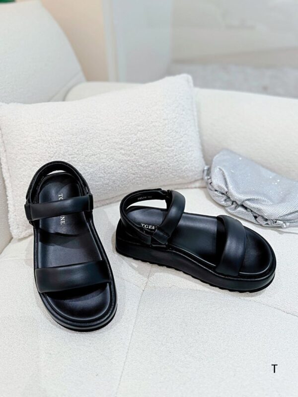 Simple Fashion Soft Tire Sheepskin Round Toe Comfortable Strap Light Platform Sandals - Image 2