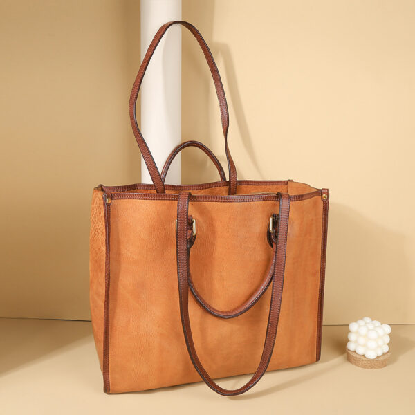 Women's Retro Leather Large Capacity Multi-functional Shoulder Bag - Image 5