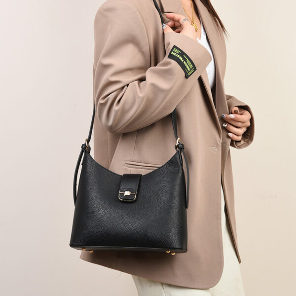 All-matching Simple Large-capacity Bucket Bag