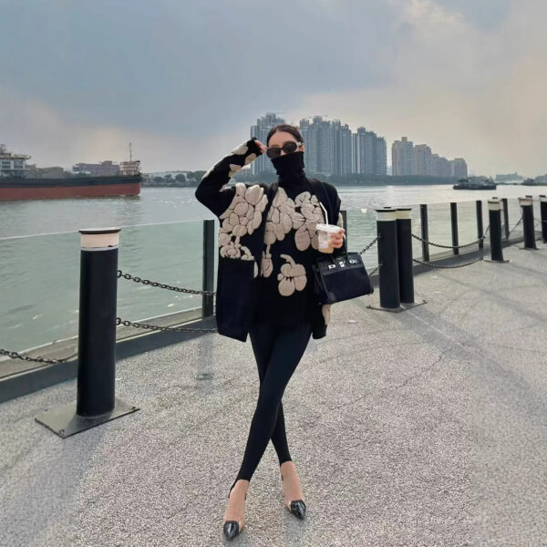 Three-dimensional Flower Jacquard Turtleneck Retro Loose Knitted Sweater - Image 4