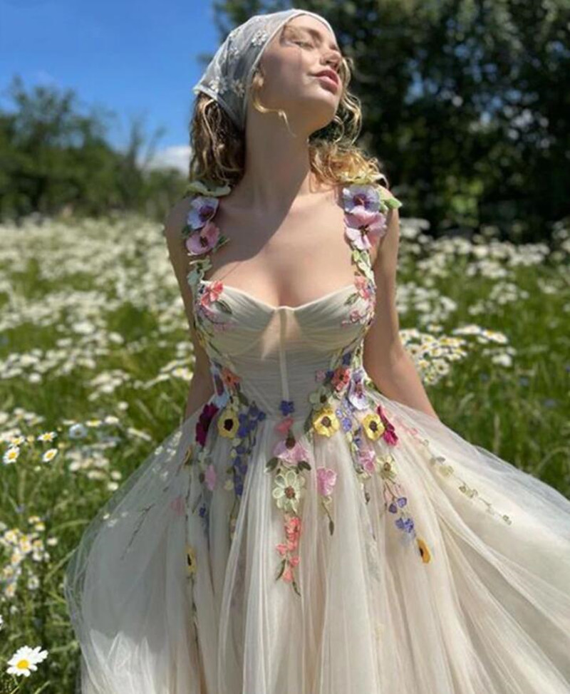 Light Champagne Tulle Prom Dress Sweetheart-Neck Flow - Image 2