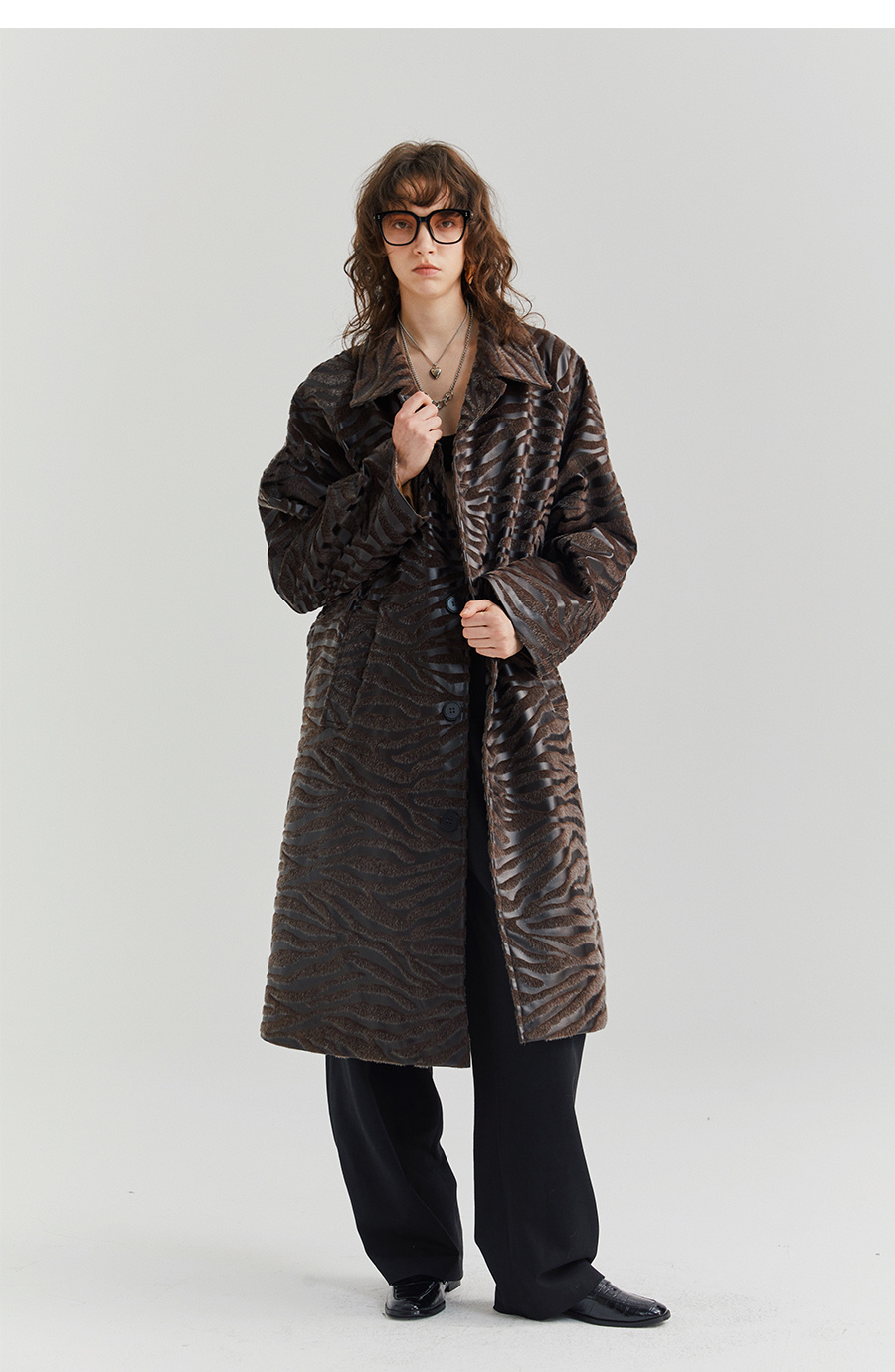 Tiger Pattern Flocked Brown Shoulder Insert - Image 4