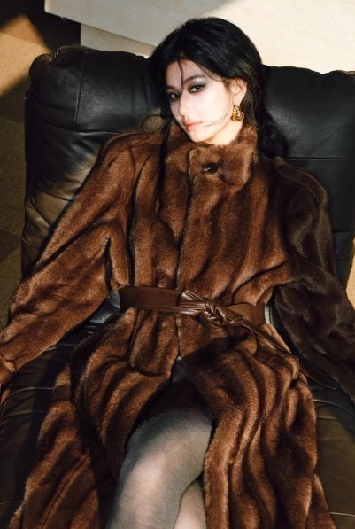 Mink-textured Three-dimensional Silhouette Belt Eco-fur Coat - Image 4