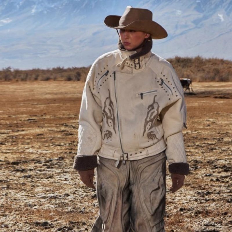 Trendy Plush Coat With A Retro Design-forward Lapel